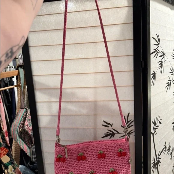 Cherry The Sak crossbody - Picture 2 of 3